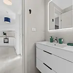 Cosy Near Rock * 佩罗杰