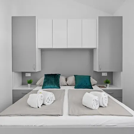 Апартаменты Cosy Near Rock Перой